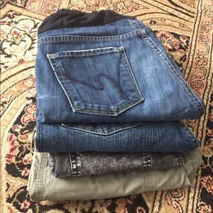 Women’s Maternity Bundle!! 4 pairs!! Medium.